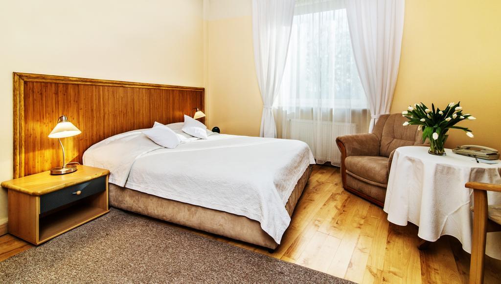 Hotel Komeda Острув-Велькопольски Экстерьер фото