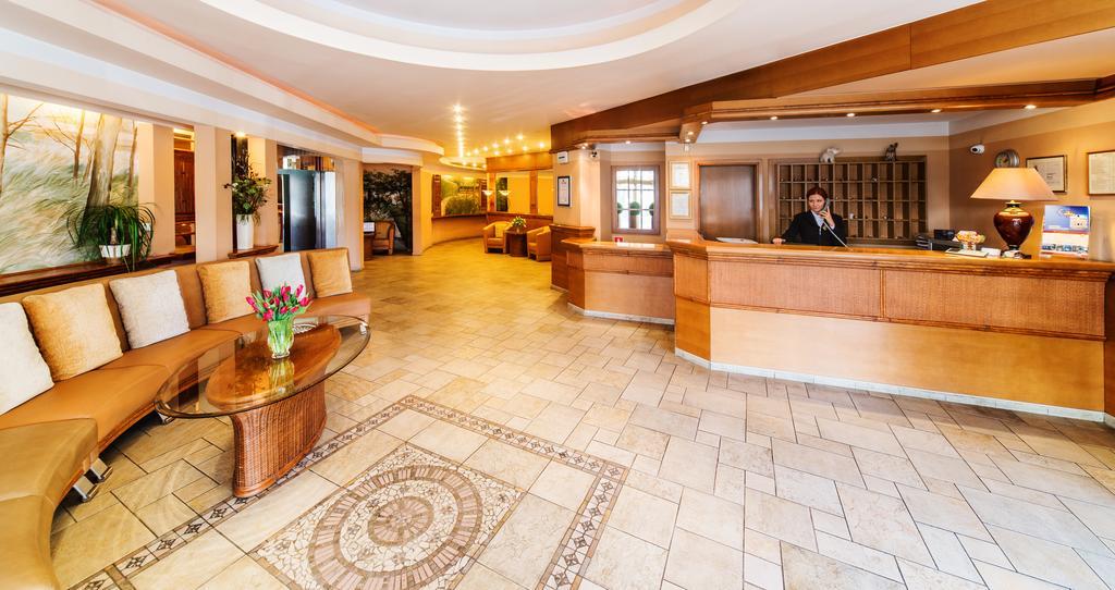 Hotel Komeda Острув-Велькопольски Экстерьер фото