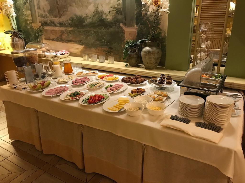 Hotel Komeda Острув-Велькопольски Экстерьер фото